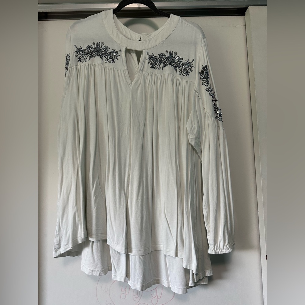 Embroidered White Women's Top with sequins